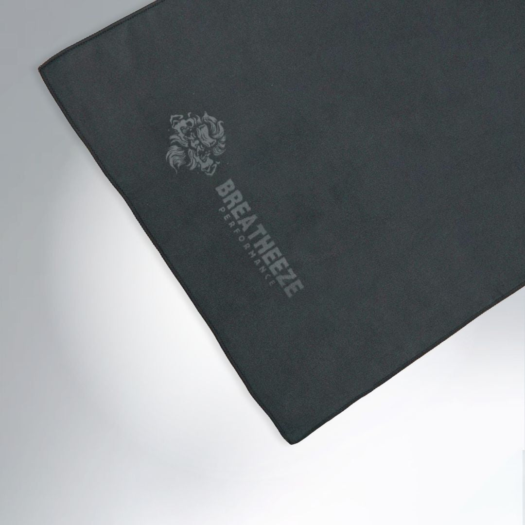 Breatheeze Gym Towel in use – performance towel for training and recovery sessions