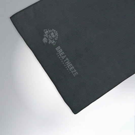 Breatheeze Gym Towel in use – performance towel for training and recovery sessions